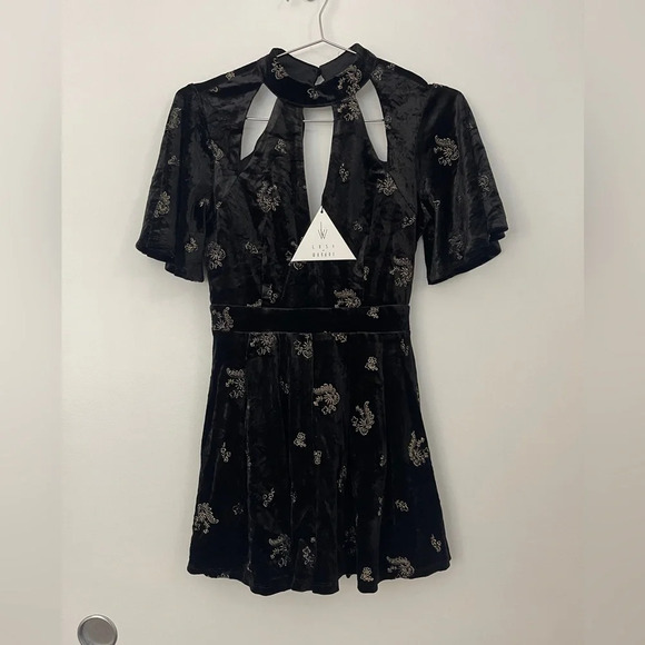 Lost and Wander Genevieve Black Velvet Embroidered Romper Size XS / Extra Small - Picture 6 of 6
